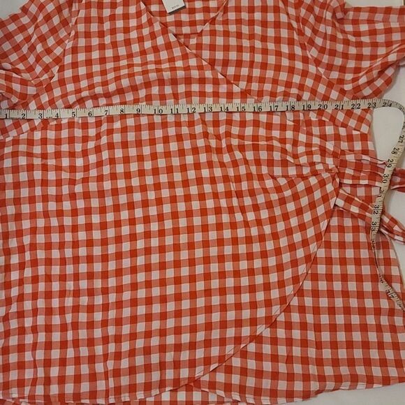 - Lane Bryant Checkered Wrap Top size 14/16 - Picture 4 of 7